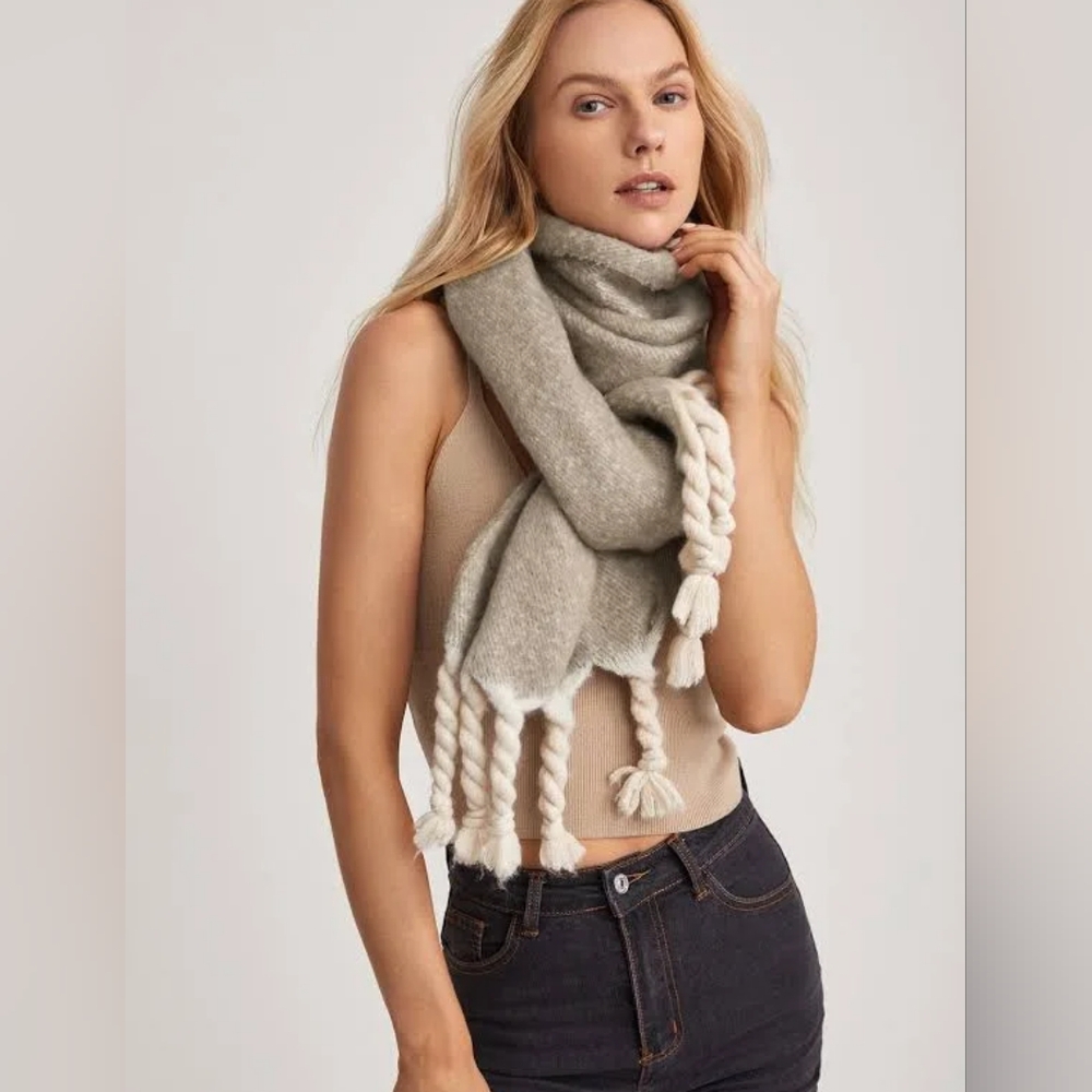 Motf Knit Scarf with Tassels